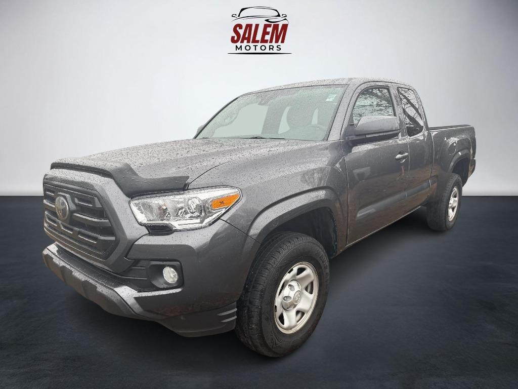 2019 Toyota Tacoma SR's photo