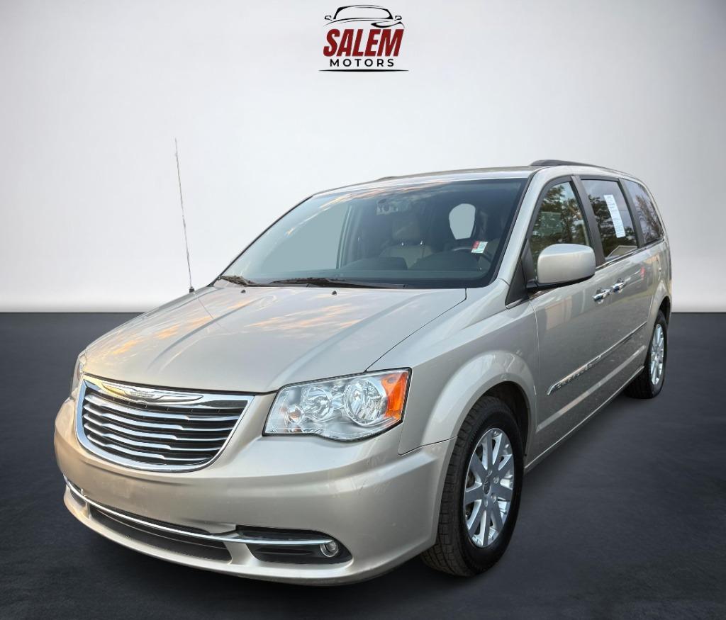 2016 Chrysler Town & Country Touring's photo